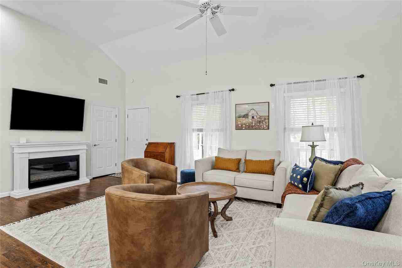 52 Summit Dr - Photo 7 of 25