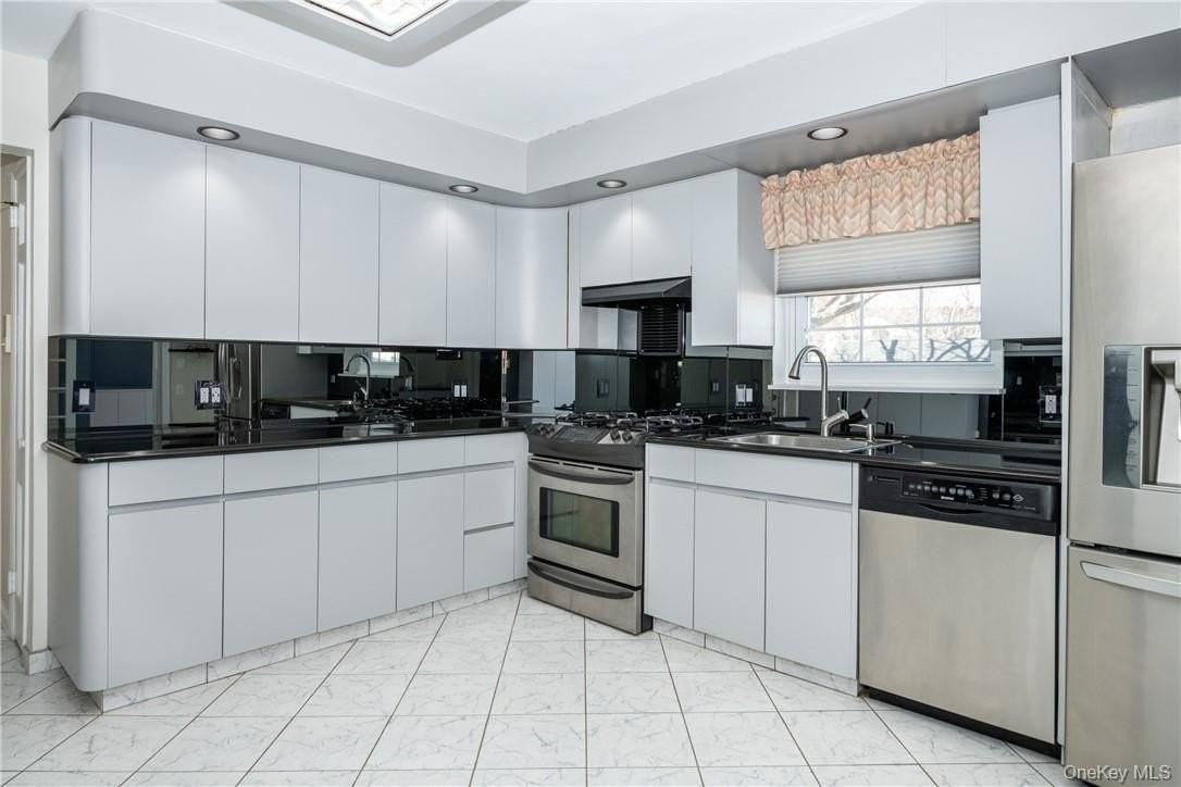 89 Ridgewood Ave #1 - Photo 4 of 22