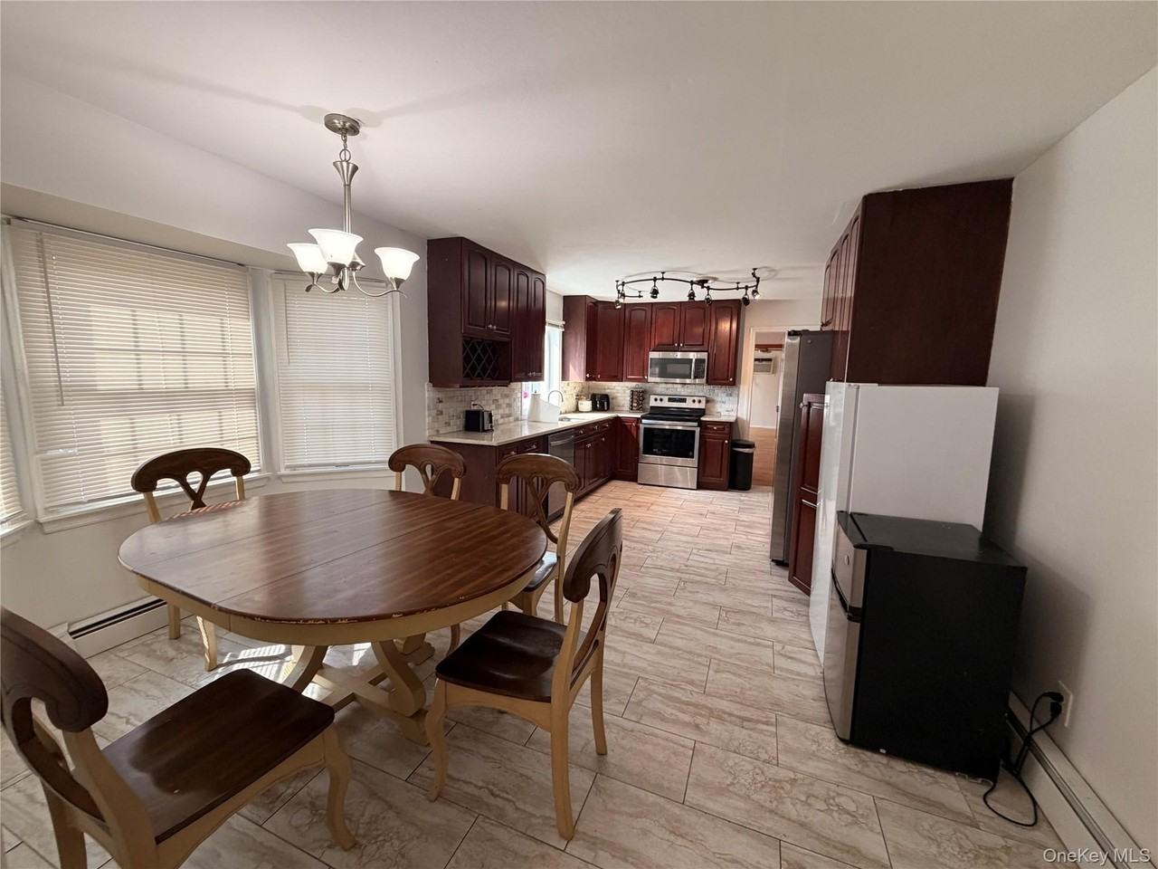 8 Tobi Ln - Photo 4 of 20