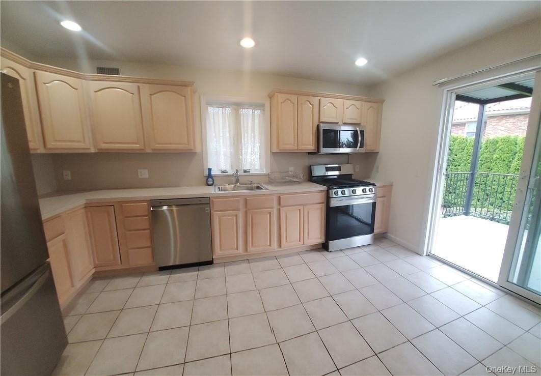 315 Washington Ave #1 - Photo 3 of 29