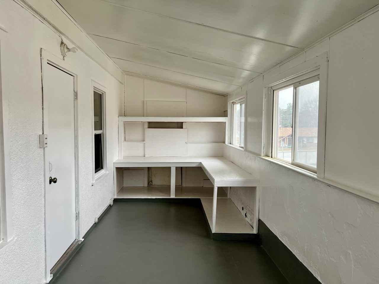 647 Cedar St - Photo 3 of 23