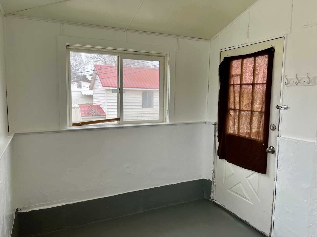 647 Cedar St - Photo 4 of 23