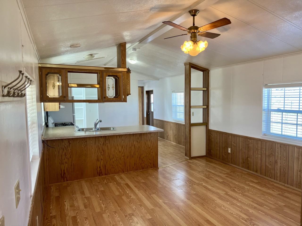 5421 Victory Blvd - Photo 5 of 28