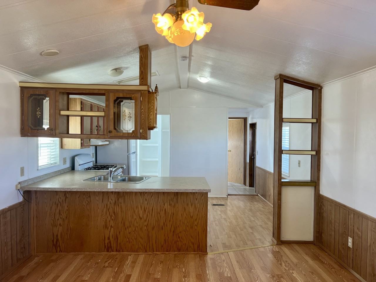 5421 Victory Blvd - Photo 6 of 28