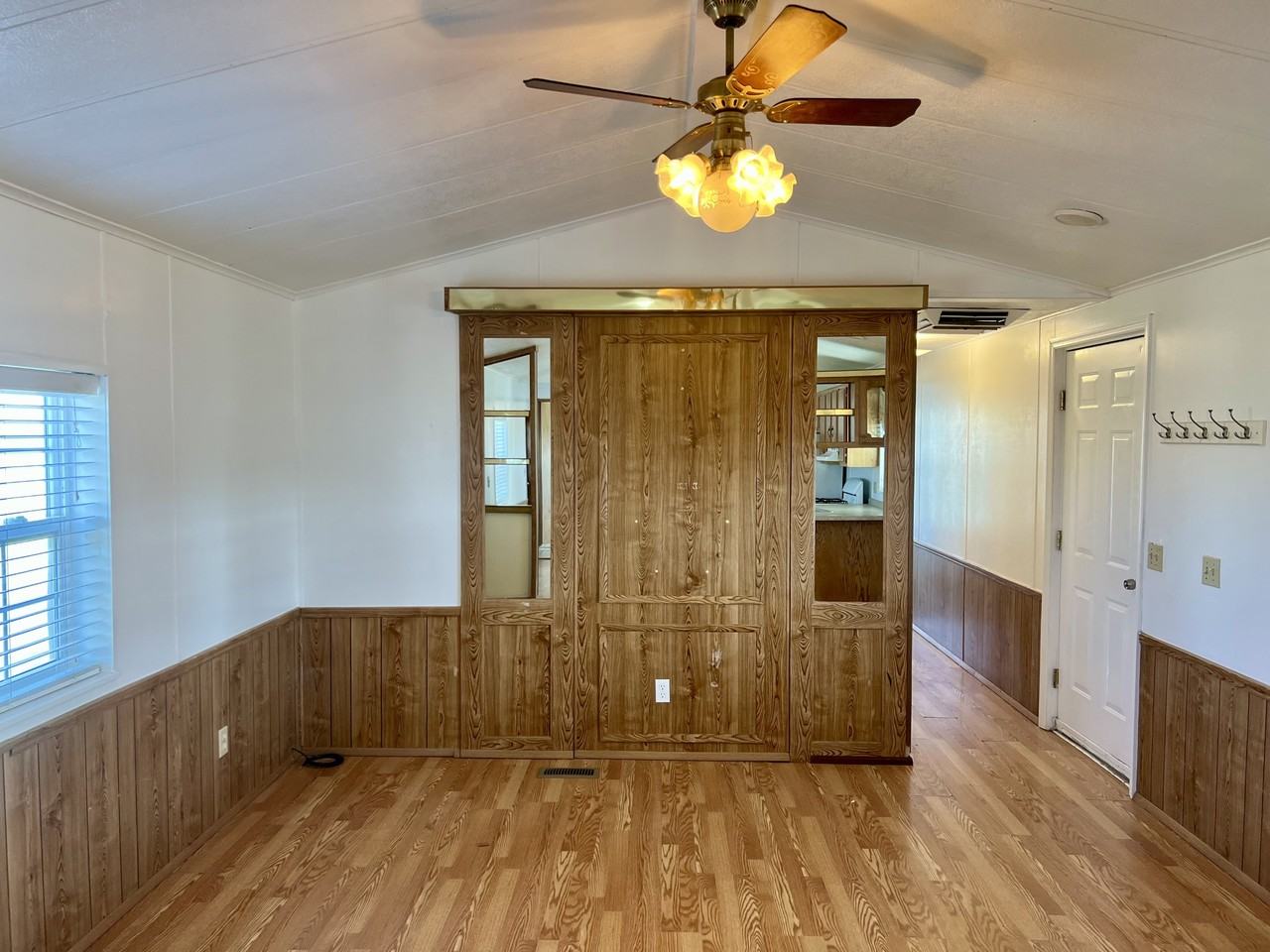 5421 Victory Blvd - Photo 7 of 28