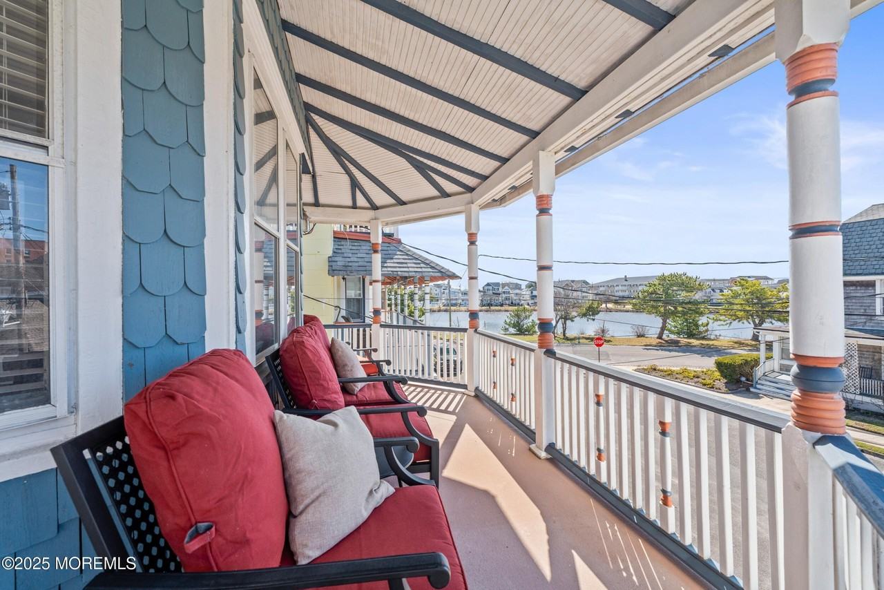 49 Franklin Ave - Photo 6 of 50