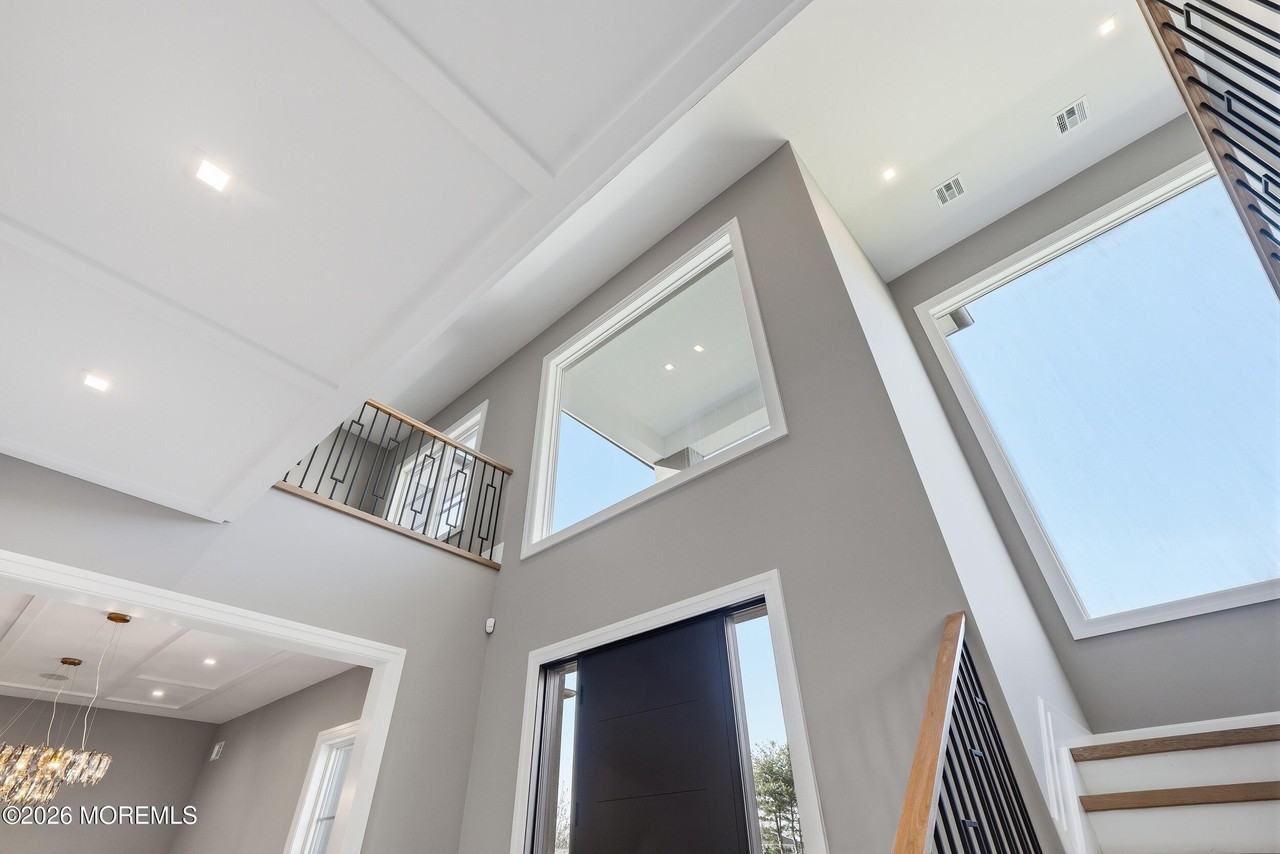 84 Cooper Ave - Photo 7 of 50