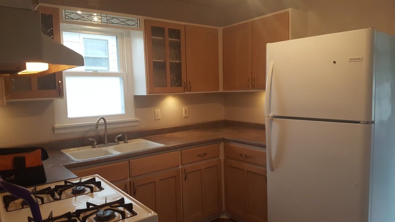 302 S Walnut St - Photo 4 of 8