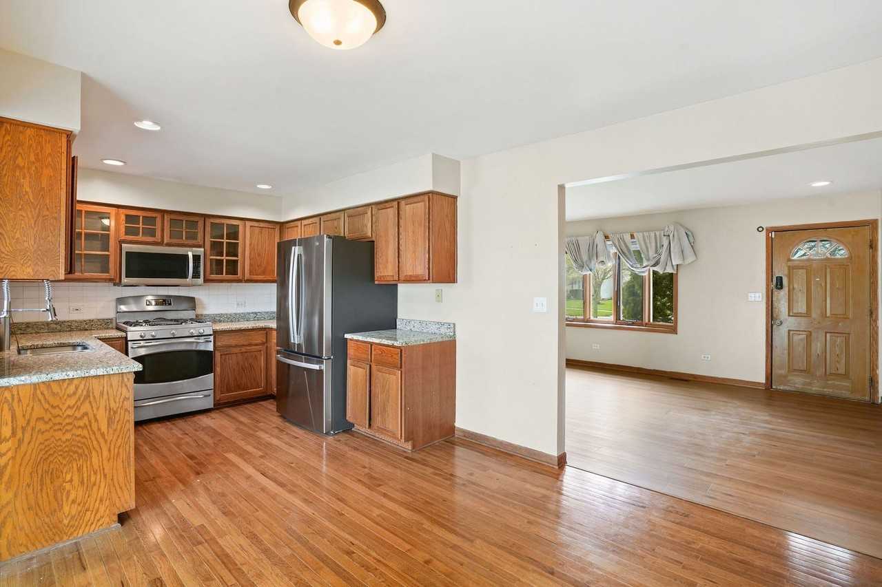 2614 Labrecque Dr - Photo 3 of 22