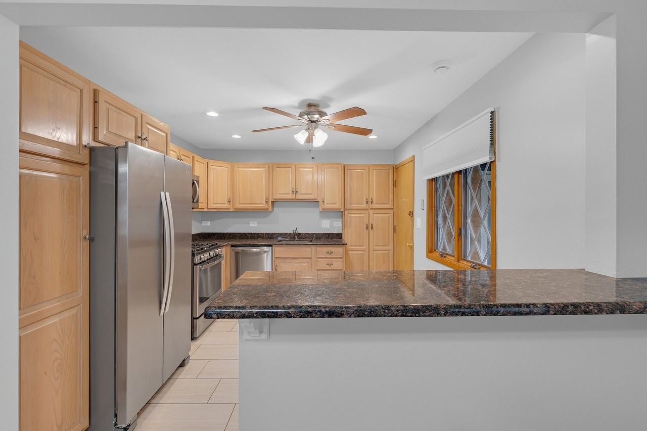 650 Patricia Ln - Photo 5 of 25