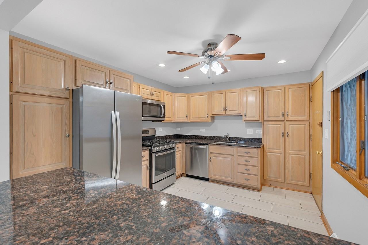 650 Patricia Ln - Photo 6 of 25