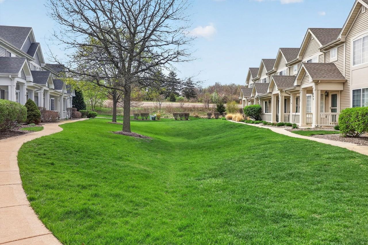 644 Lincoln Station Dr #644 - Photo 2 of 18