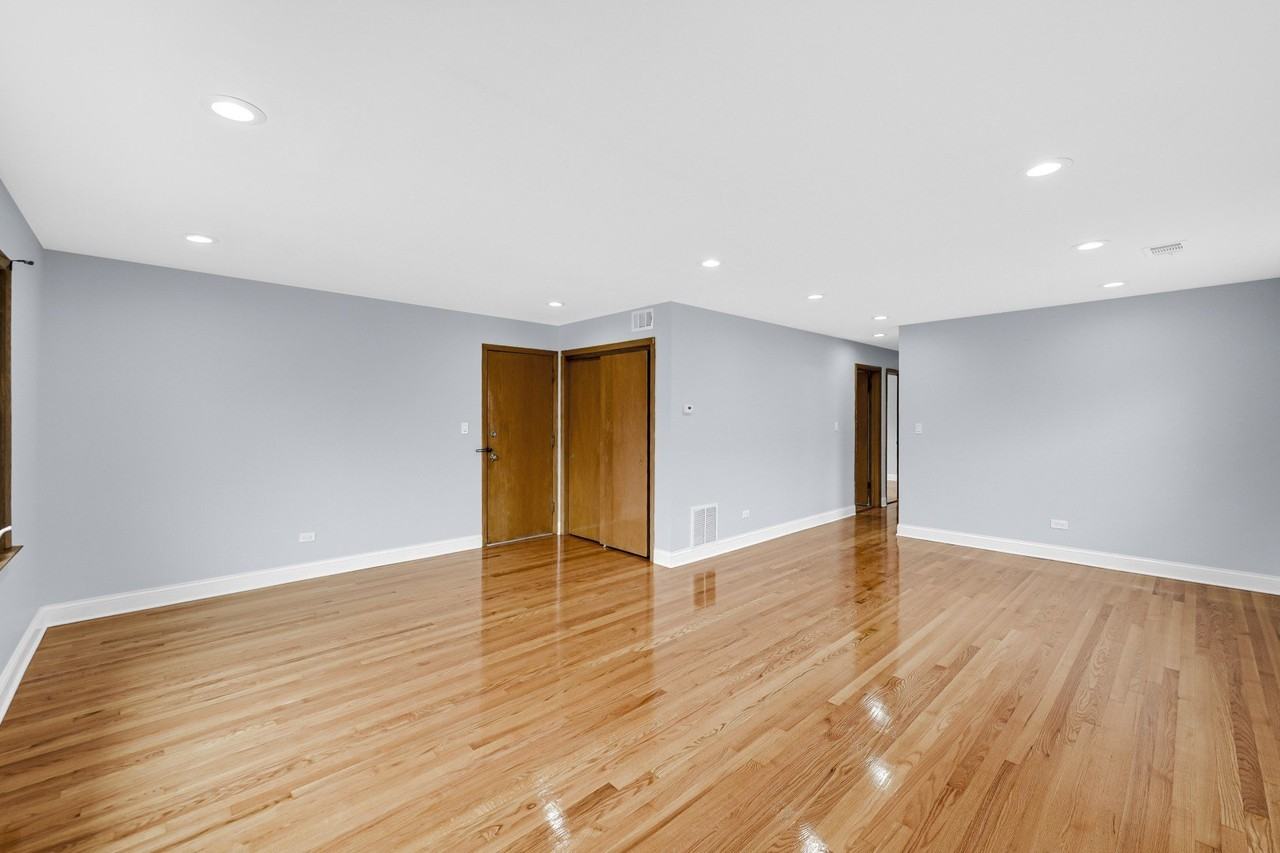 5740 N Lowell Ave #2 - Photo 7 of 24