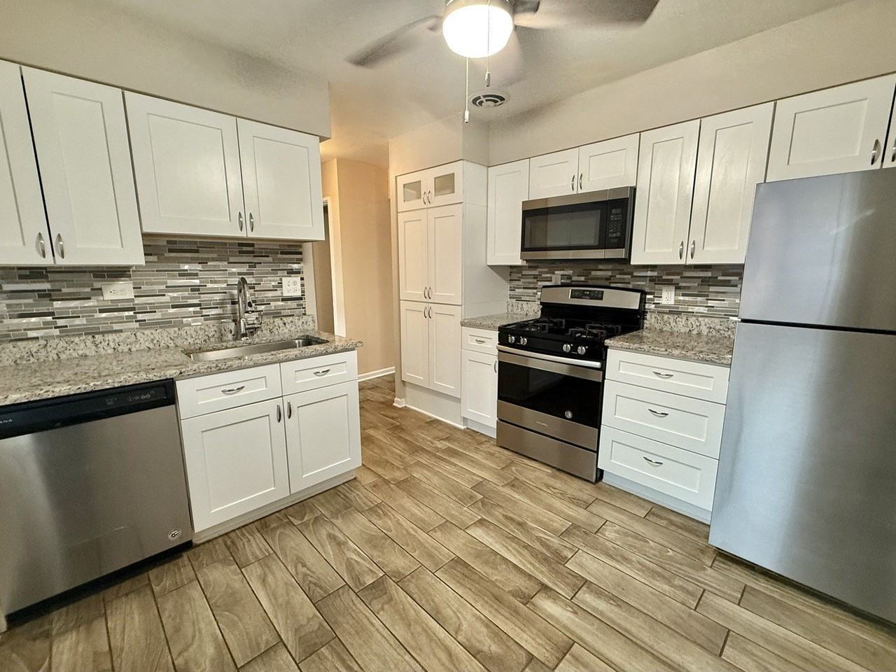 4926 Crain St #C - Photo 7 of 23