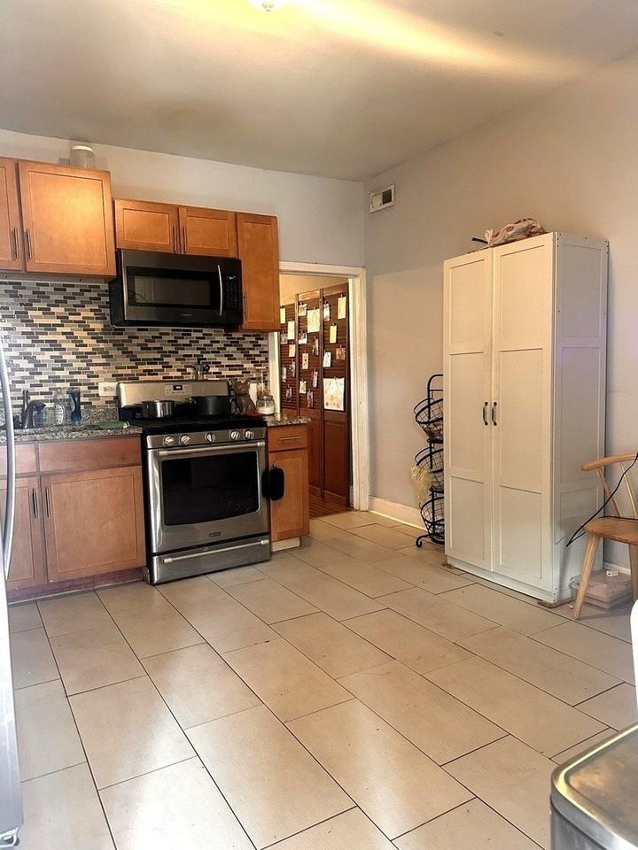 1817 S Peoria St #2 - Photo 4 of 8