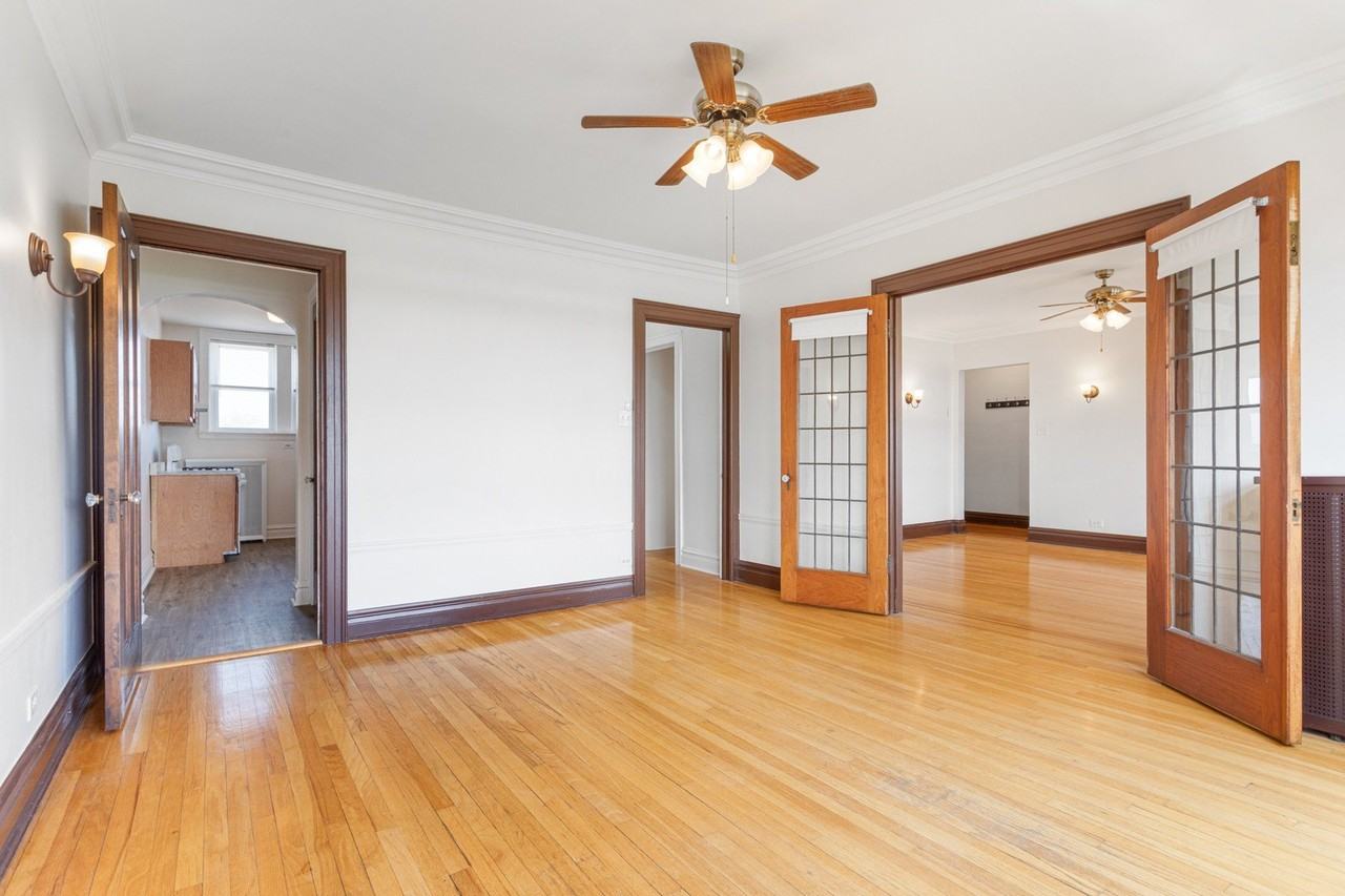 2352 N Spaulding Ave #303 - Photo 3 of 15