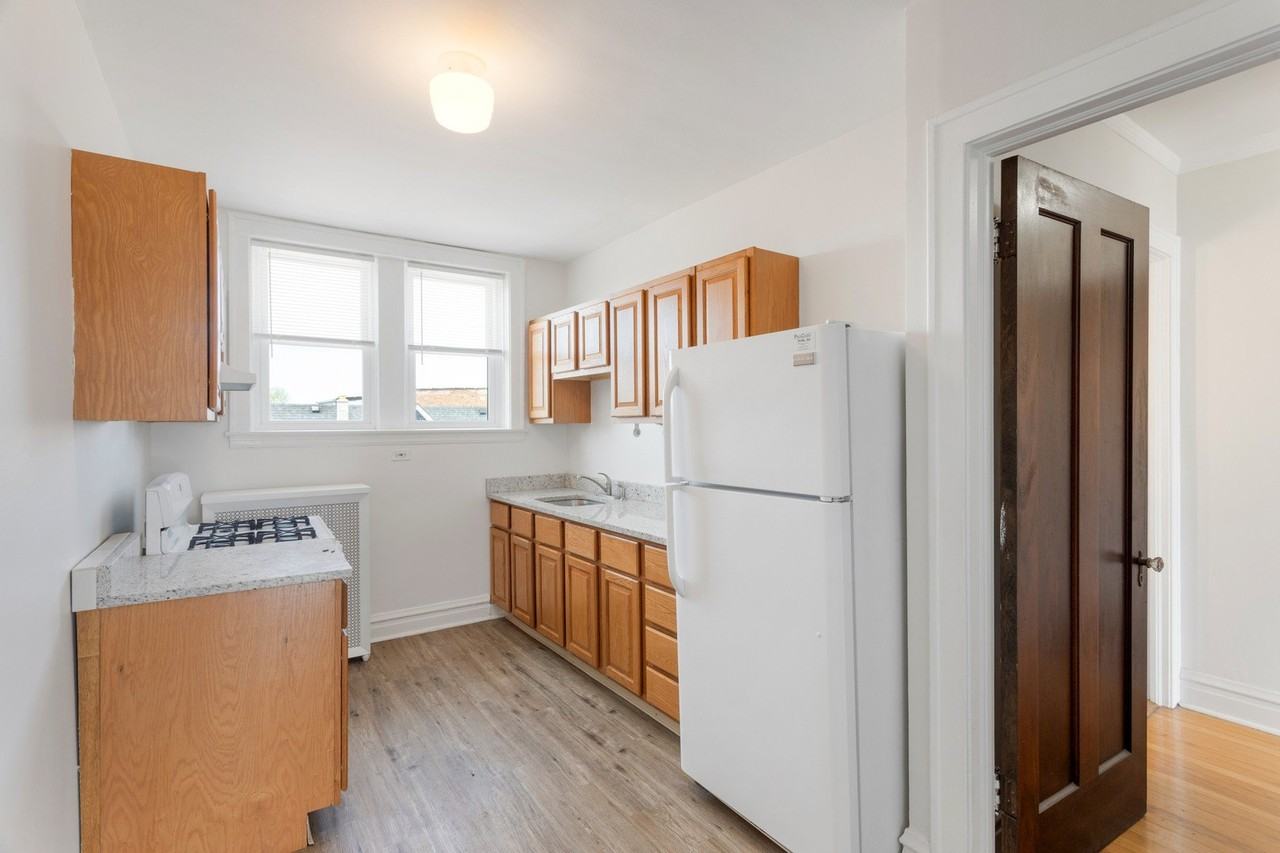 2352 N Spaulding Ave #303 - Photo 4 of 15