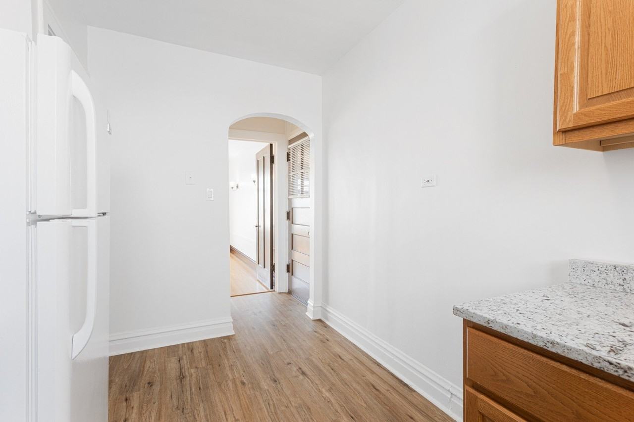 2352 N Spaulding Ave #303 - Photo 5 of 15