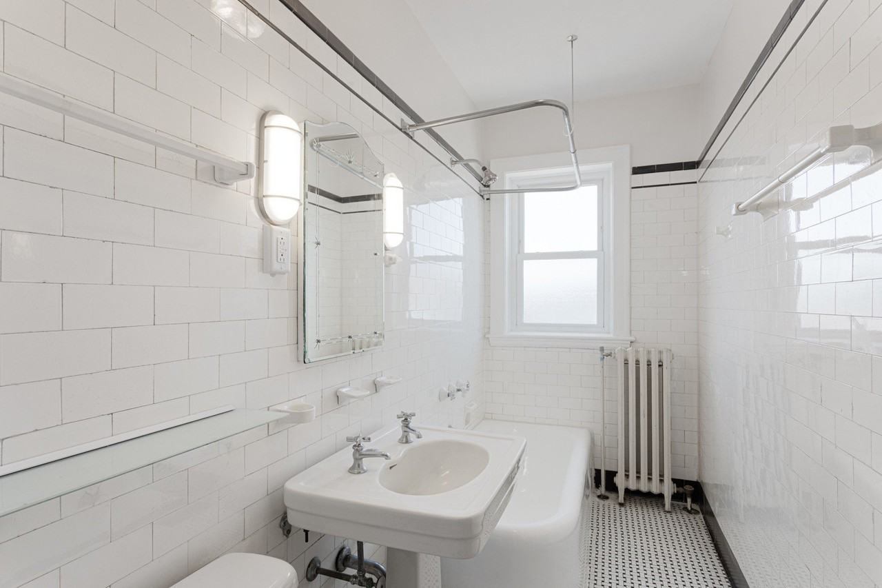 2352 N Spaulding Ave #303 - Photo 6 of 15