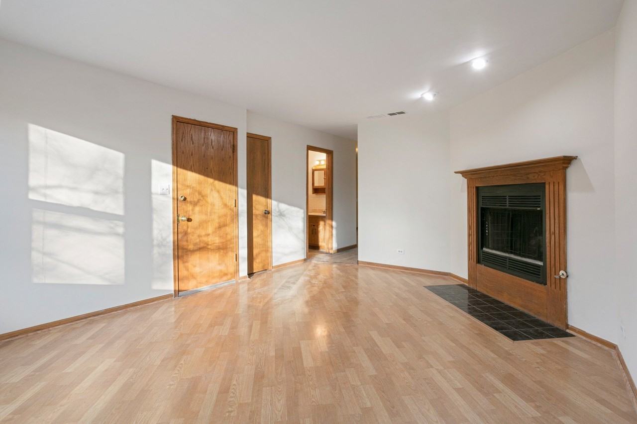 1019 S Oakley Blvd #2 - Photo 3 of 12