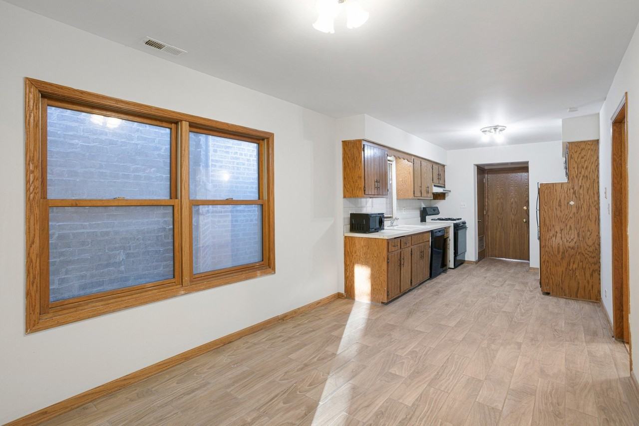 1019 S Oakley Blvd #2 - Photo 6 of 12