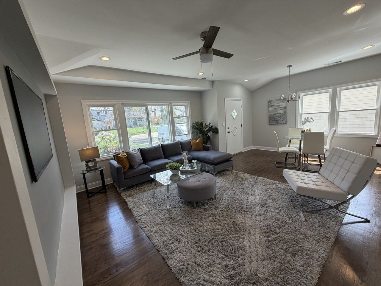 544 Glendale Ave - Photo 3 of 17