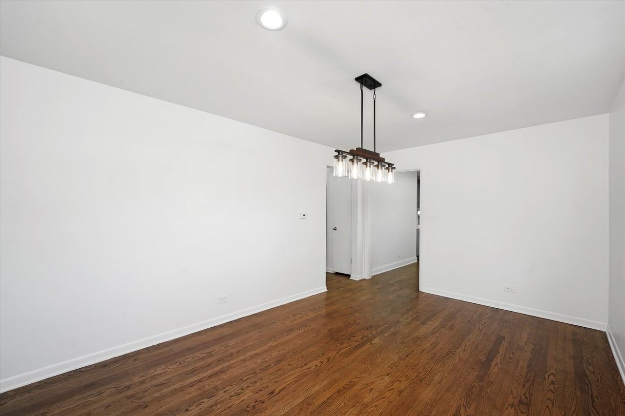 7056 N Rockwell St #1 - Photo 7 of 16