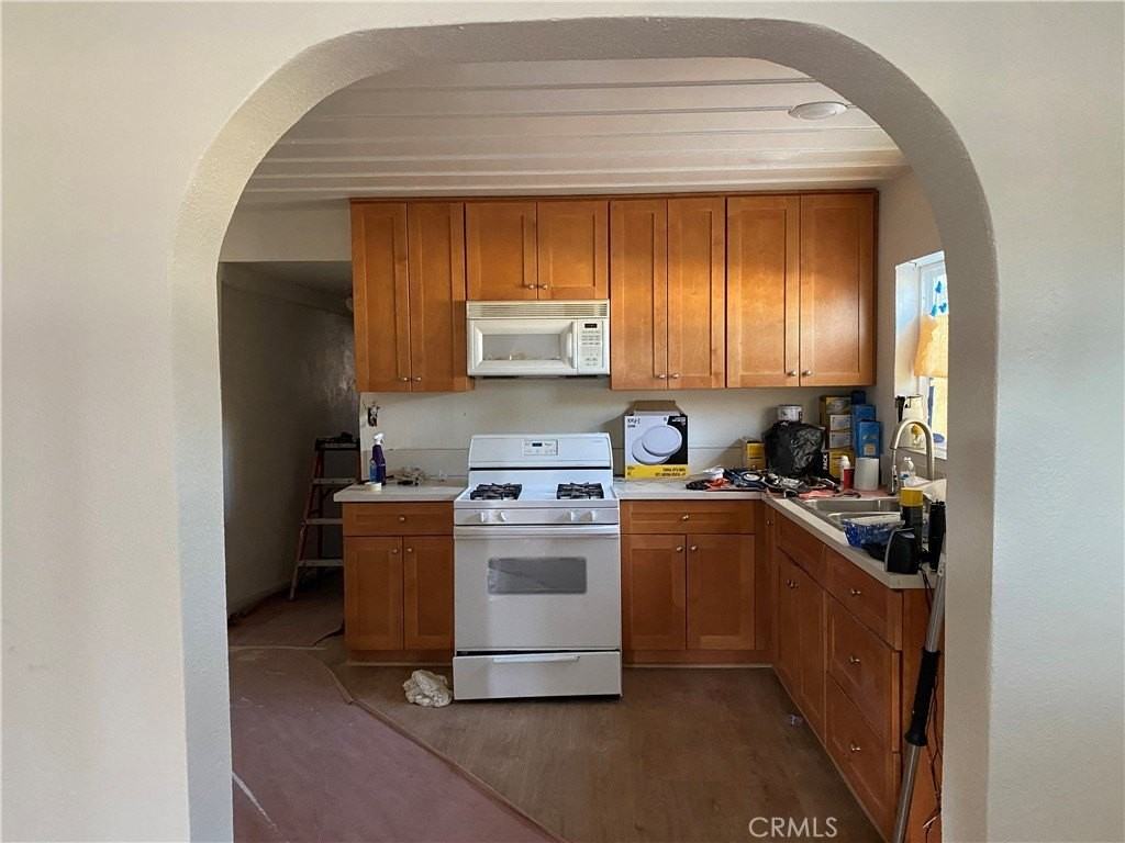 19216 Kendall Dr - Photo 4 of 14