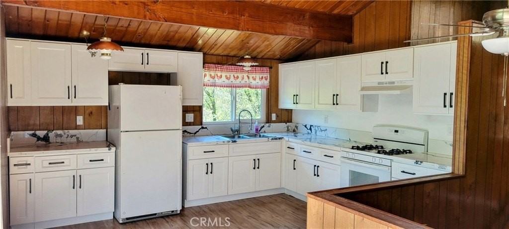 389 Dorn Dr - Photo 4 of 39