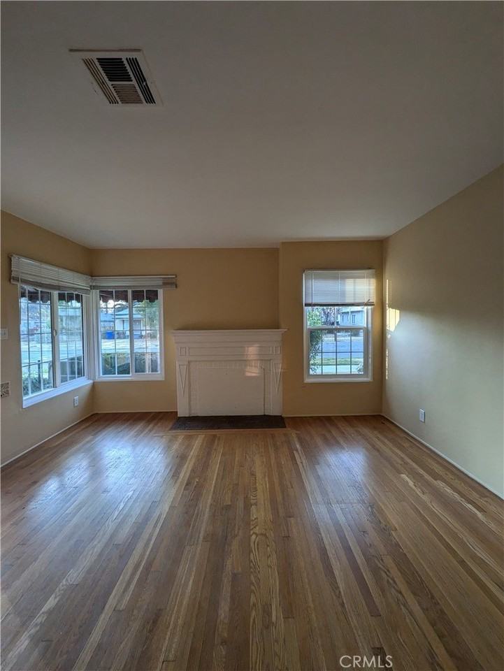 3326 Locust St - Photo 2 of 13