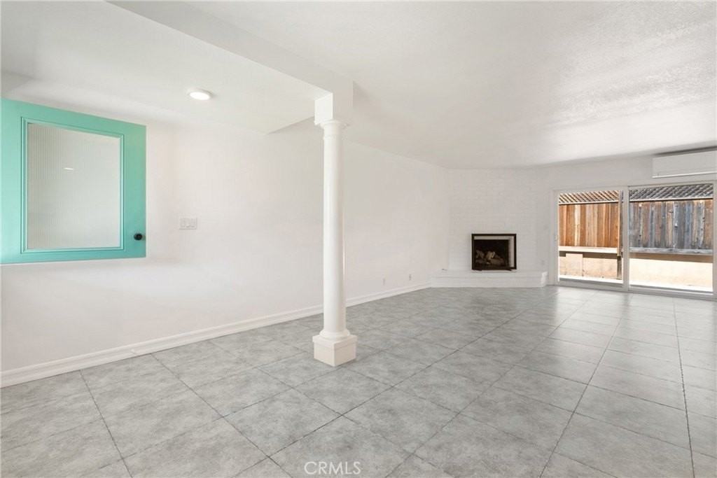 384 16th Pl Apt B - Photo 3 of 16