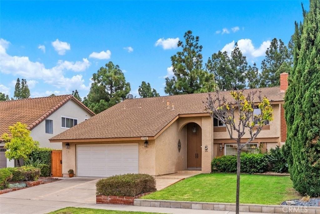 17512 Teachers Ave - Photo 4 of 50