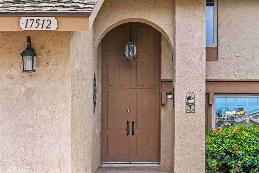 17512 Teachers Ave - Photo 5 of 50