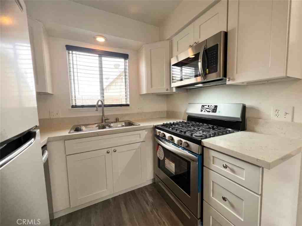 9912 Continental Dr - Photo 2 of 17