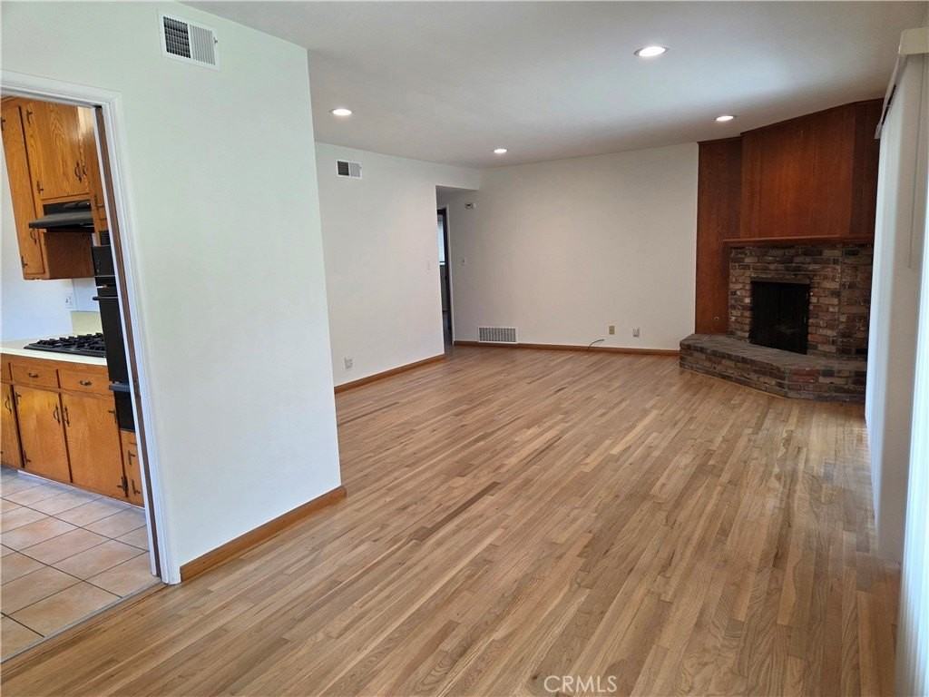 3520 E Harding St - Photo 3 of 8