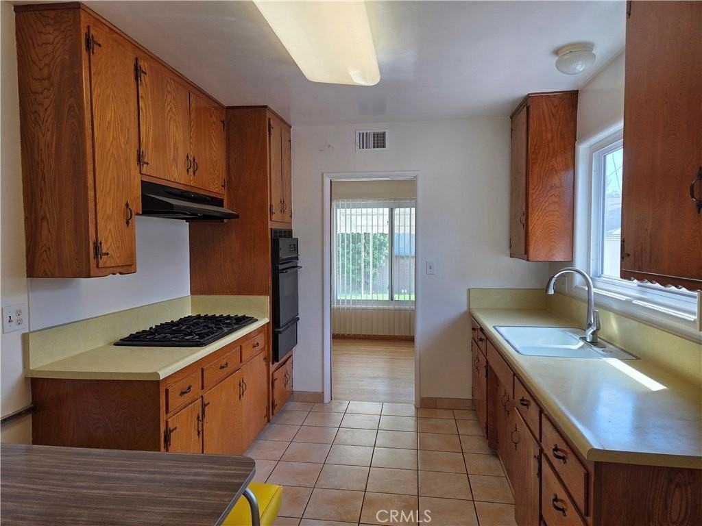 3520 E Harding St - Photo 4 of 8