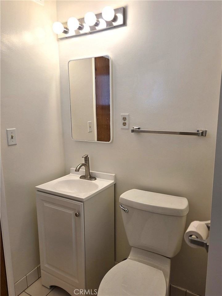 3520 E Harding St - Photo 6 of 8