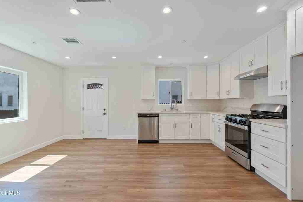 5423 Ash St - Photo 3 of 14