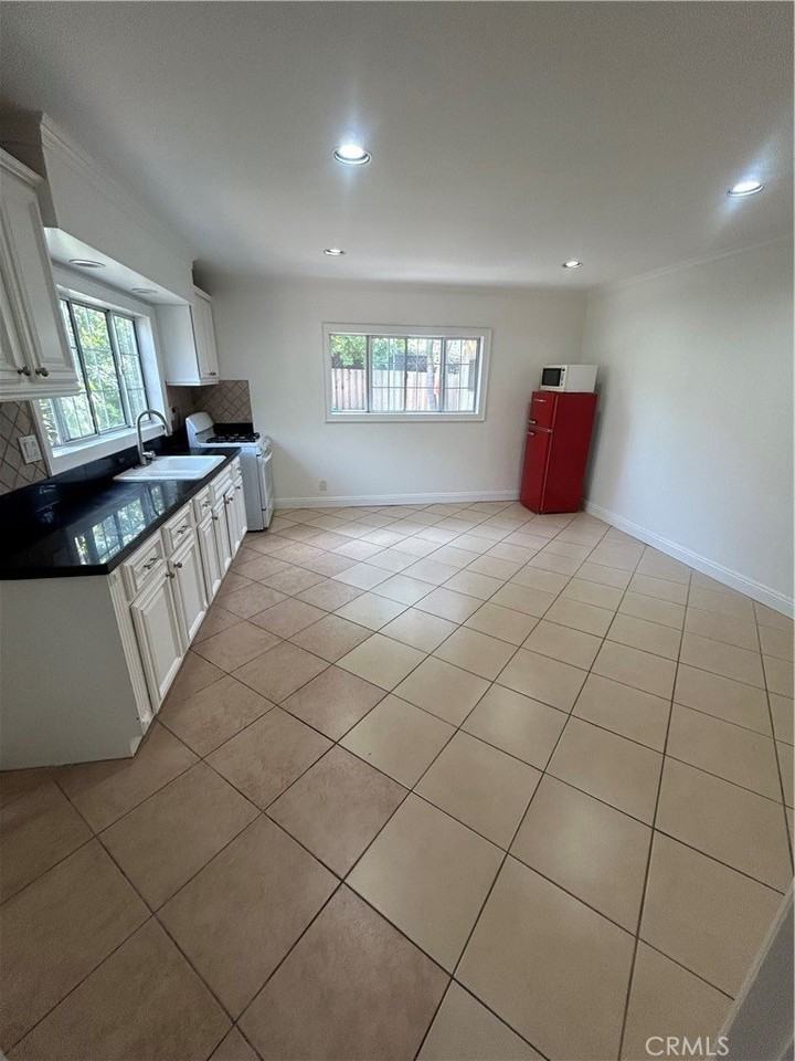 3718 E 15th St - Photo 2 of 13