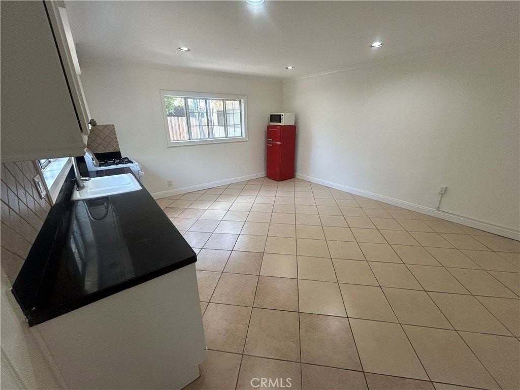 3718 E 15th St - Photo 4 of 13