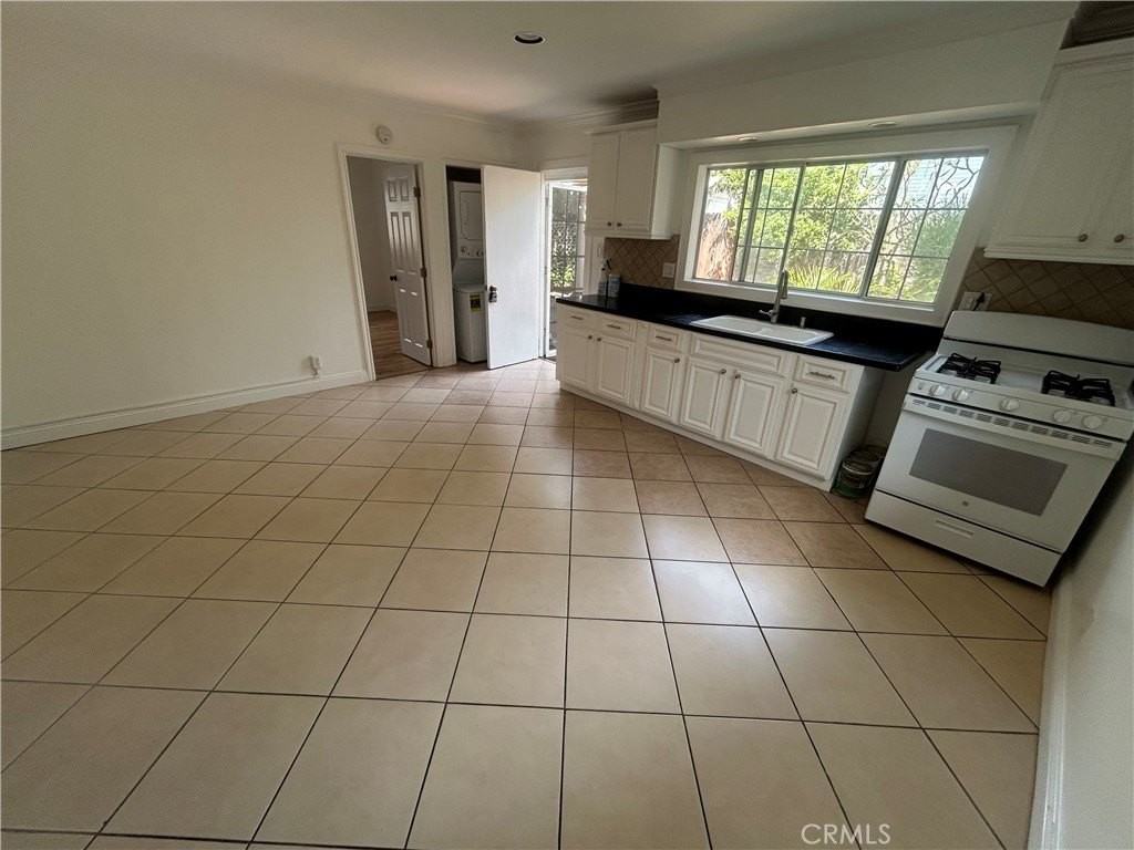 3718 E 15th St - Photo 5 of 13