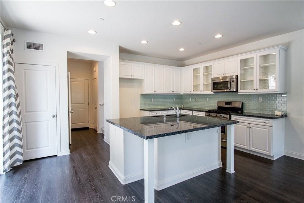 3981 E Heritage Ln - Photo 2 of 32