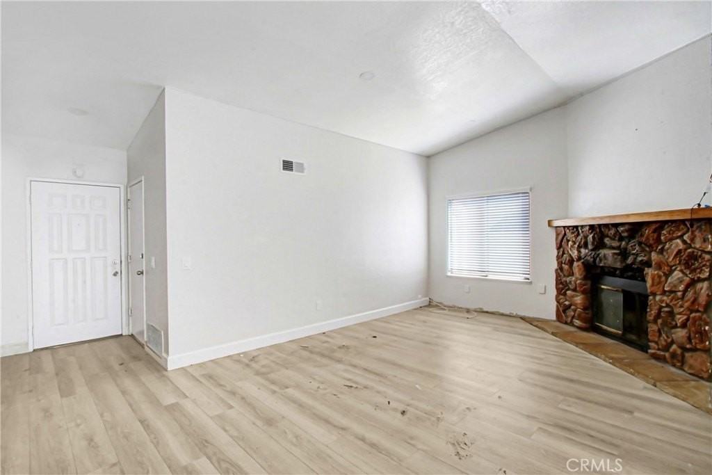 1142 W King St - Photo 3 of 12