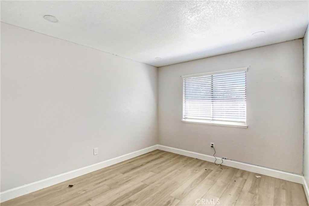 1142 W King St - Photo 6 of 12