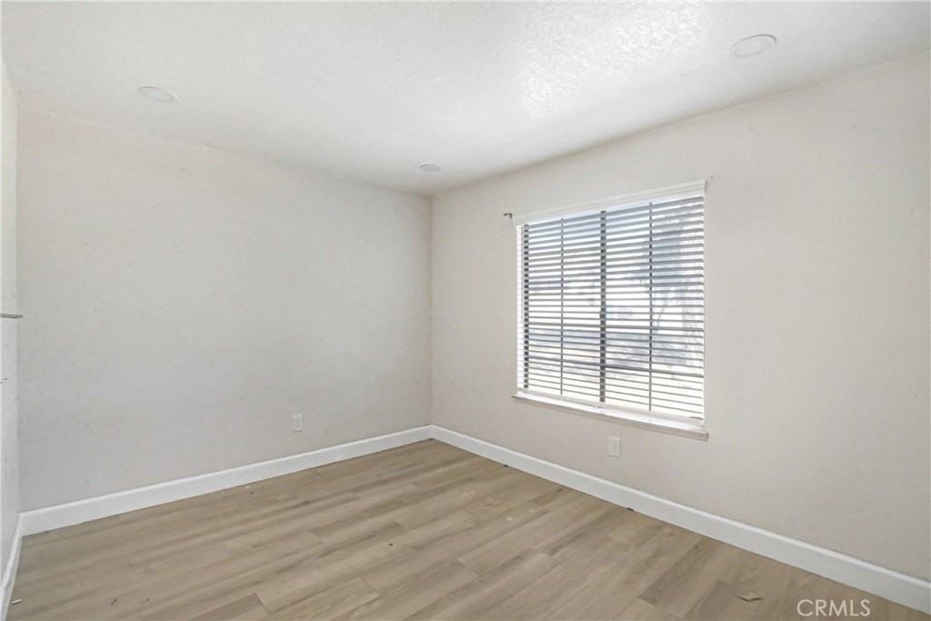 1142 W King St - Photo 7 of 12