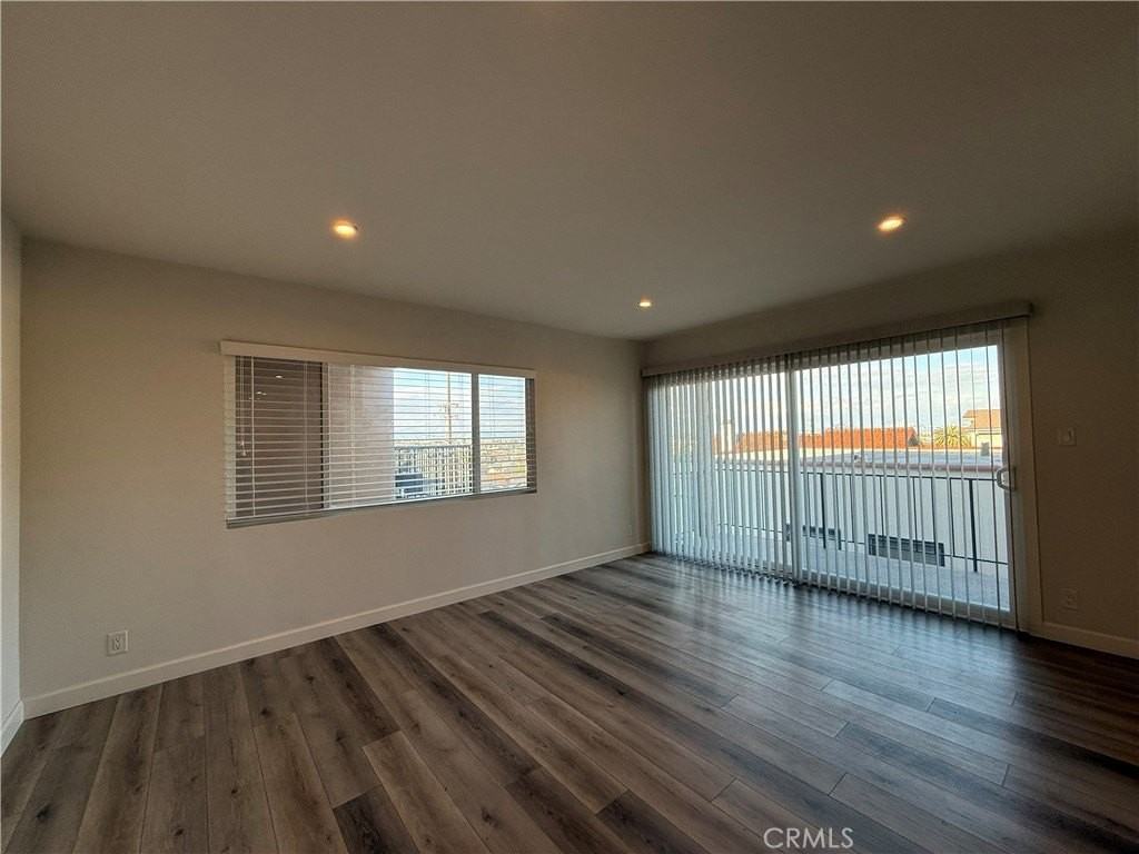 657 W 24th St #1 - Photo 2 of 10