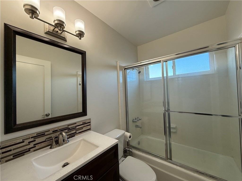 657 W 24th St #1 - Photo 7 of 10