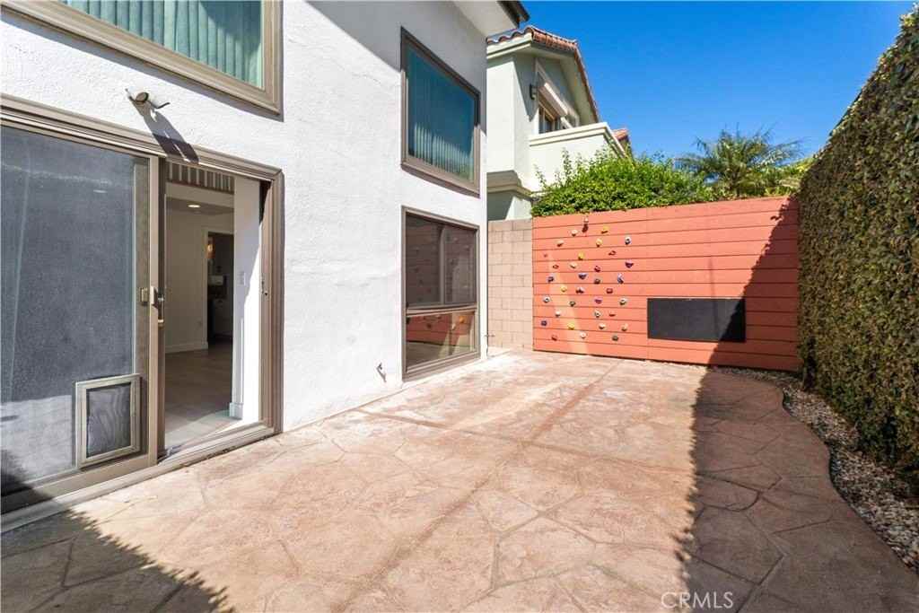 1738 Haynes Ln - Photo 5 of 22