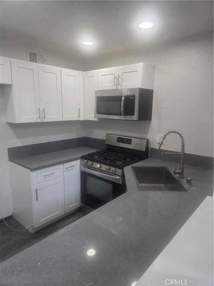 11150 Glenoaks Blvd #104 - Photo 7 of 15