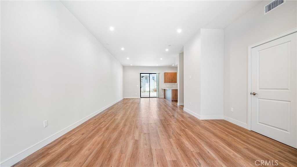 1128 Stanley Ave #D - Photo 2 of 10